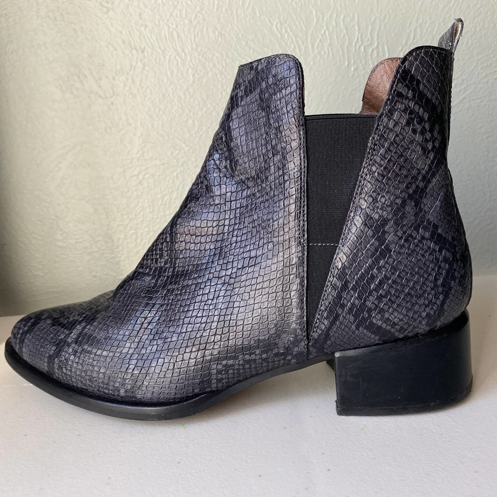 WONDERS Made in Spain Snake Print Navy Ankle Bootie Chunky Heel Size 40 US 9